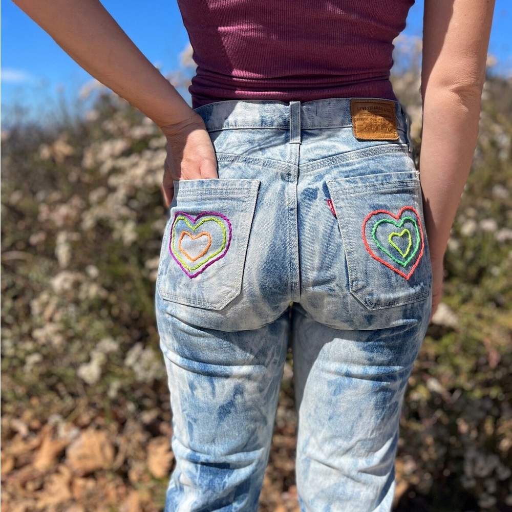 LEVIS WEDGIE STRAIGHT EMBROIDERED JEANS